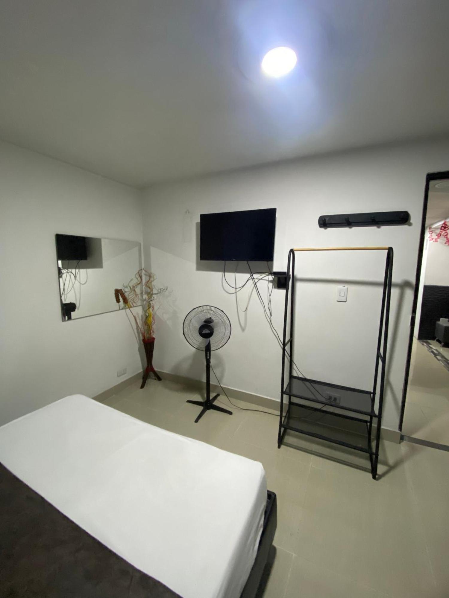 33 Hotel Bulerias Medellín Extérieur photo
